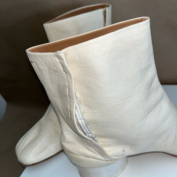 Margiela Tabi Women's Cream Ankle Boots - Picture 5 of 10